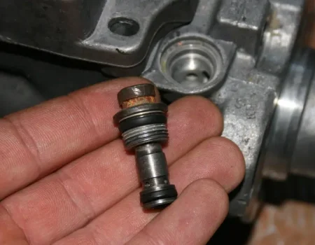 Клапан скидання тиску палива: роль та поломки Клапан скидання тиску палива: роль та поломки