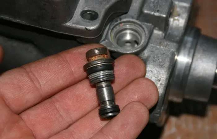 Клапан скидання тиску палива: роль та поломки