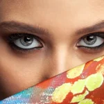 Чому кольорові лінзи виглядають «намальованими»