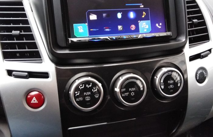 Магнитолы в машину: от простого радио до мультимедийного центра