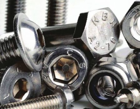 Автомобильный высокопрочный крепеж: почему класс прочности имеет значение и как не ошибиться при замене