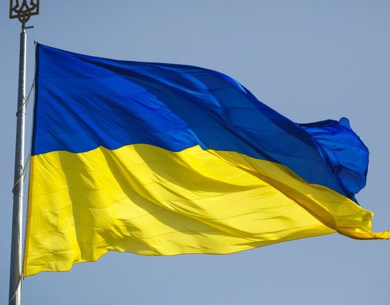 Замовити прапор: неписані правила поводження з символікою, про які мало хто задумується