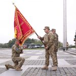 Як відбувається церемонія вручення бойового прапора і чому з ним поводяться за суворим протоколом
